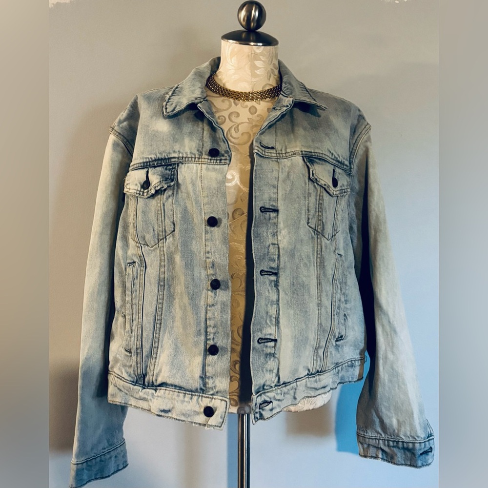 Free People 100% Cotton Paisley Back Patch Denim Jacket Size Medium/Large.   #45